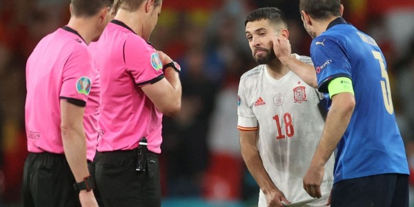 Chi è "mentiroso" tra Chiellini, Piqué e Jordi Alba?